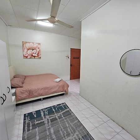 Ruhani Homestay 3 Kb - 4 Bedroom Fully Airconditioned With Wifi & Netflix Kota Bharu Zewnętrze zdjęcie