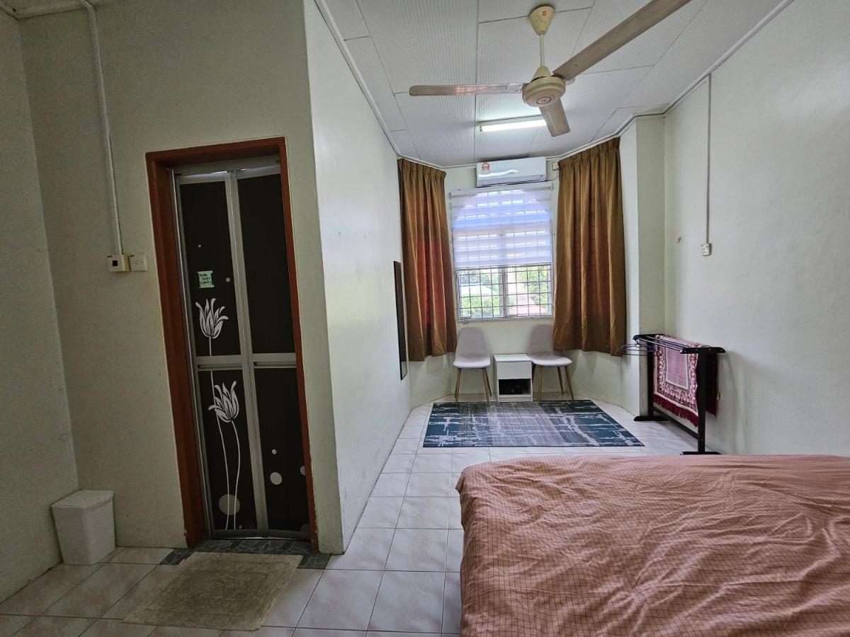 Ruhani Homestay 3 Kb - 4 Bedroom Fully Airconditioned With Wifi & Netflix Kota Bharu Zewnętrze zdjęcie