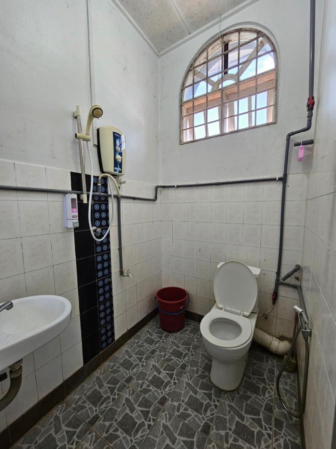 Ruhani Homestay 3 Kb - 4 Bedroom Fully Airconditioned With Wifi & Netflix Kota Bharu Zewnętrze zdjęcie