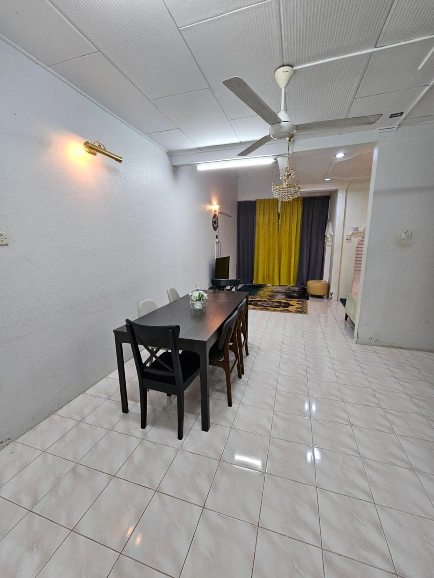 Ruhani Homestay 3 Kb - 4 Bedroom Fully Airconditioned With Wifi & Netflix Kota Bharu Zewnętrze zdjęcie