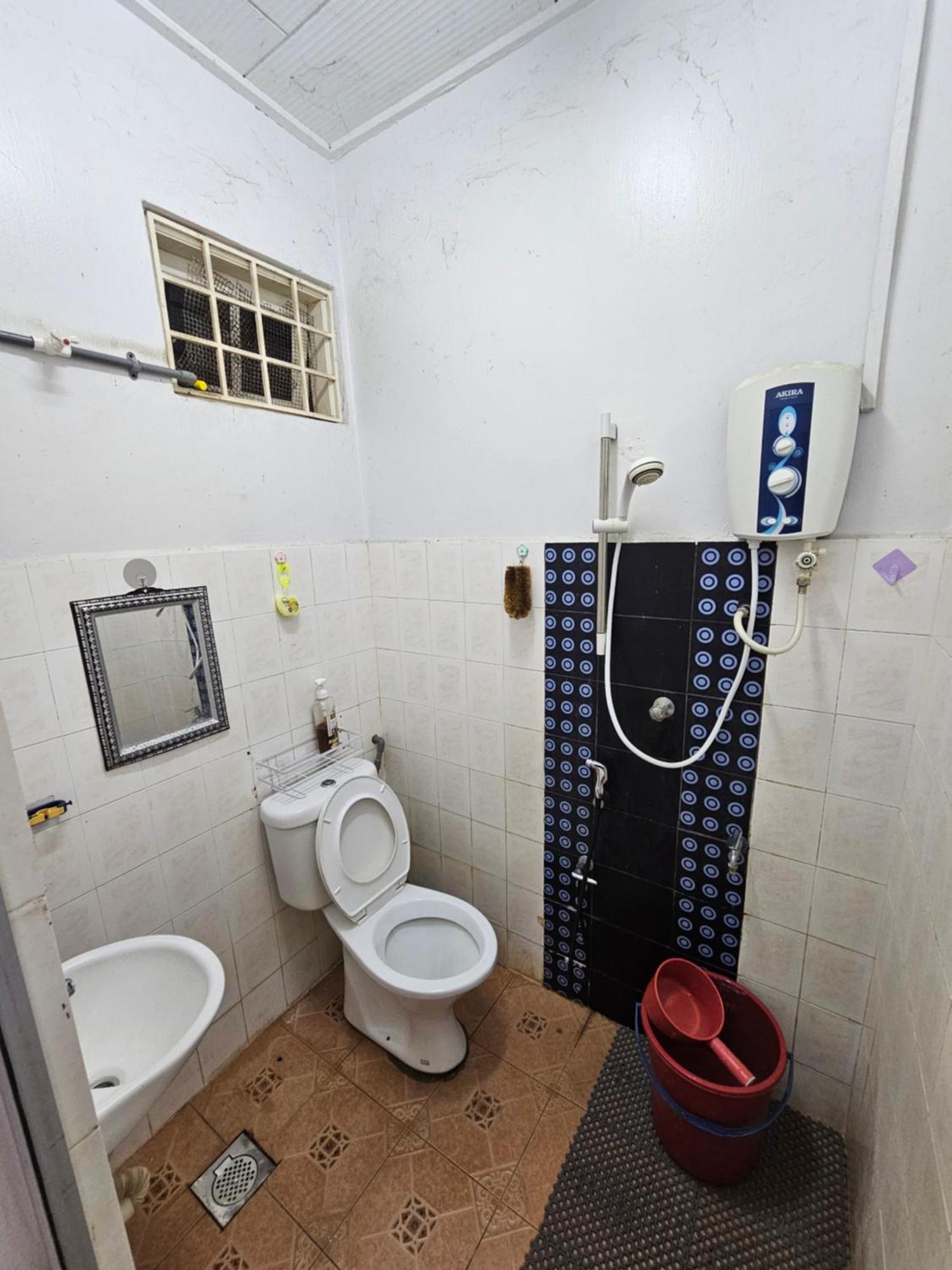 Ruhani Homestay 3 Kb - 4 Bedroom Fully Airconditioned With Wifi & Netflix Kota Bharu Zewnętrze zdjęcie